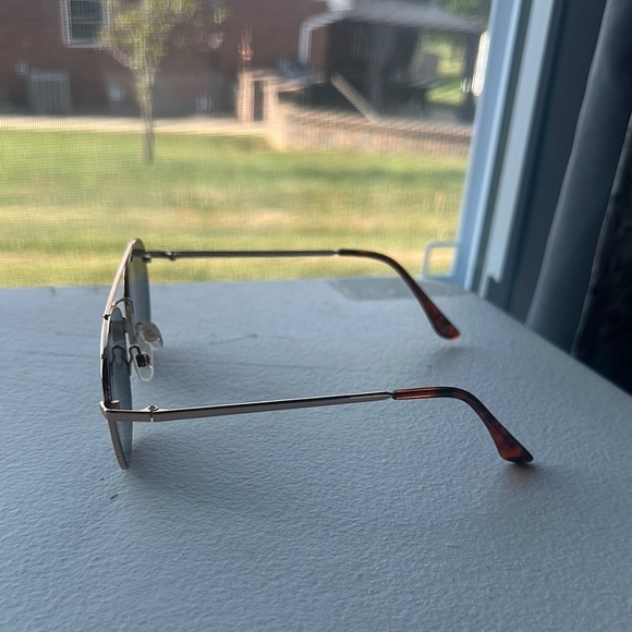 NEW Gold Frame Sunglasses with Black Lenses - Picture 2 of 5